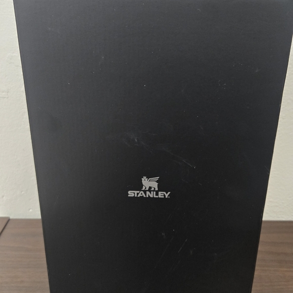 Stanley  Tumbler (20oz) -            Deadly Damask - Picture 6 of 7